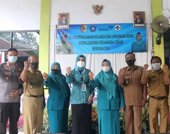 Giat Monev Pembinaan Terpadu 10 Program PKK Sehat Lestari Berencana di Desa Sidomulyo Kecamatan Semboro